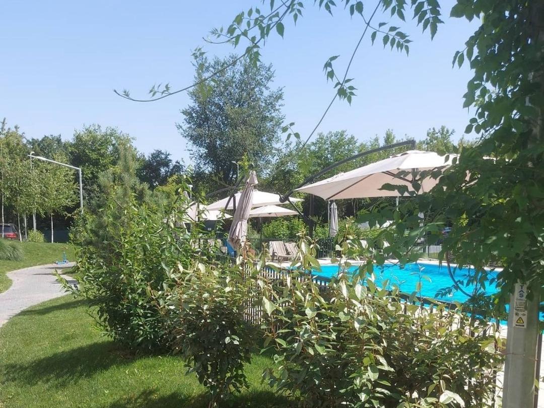Atria Urban Resort Bucharest Exterior photo